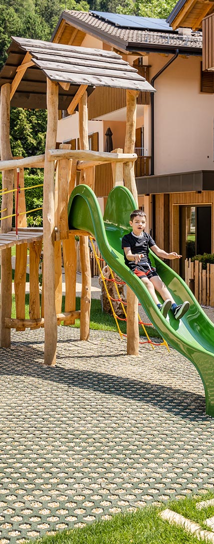 Parco giochi e outdoor: una grande area verde, curata e attrezzata