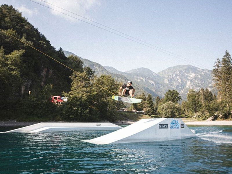 Wakeboard: a pelo d’acqua sul Lago di Ledro